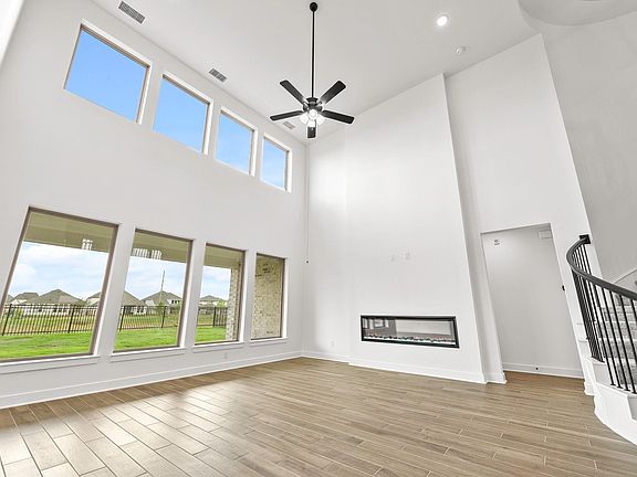 3rd image of 24834 White Alder Way