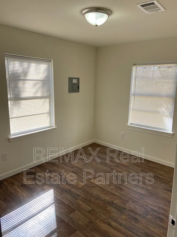 2 bed, 1.0 bath, 866 sqft, $1,000 — Photo 3