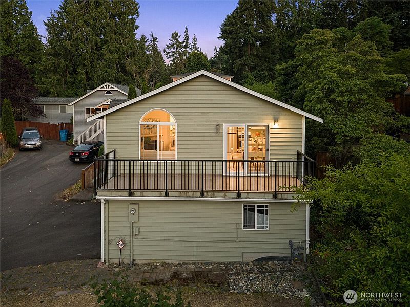 3rd image of 1611 NE Perkins