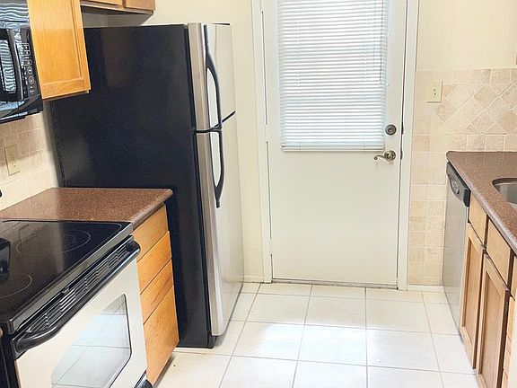 5th image of 6201 Beverlyhill St APT 8