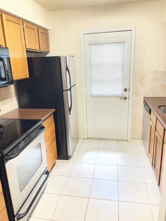 6201 Beverlyhill St APT 8, Houston, TX - View 5