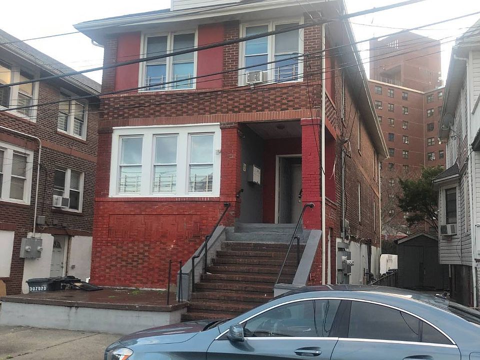 2nd image of 309 Beach Way #70