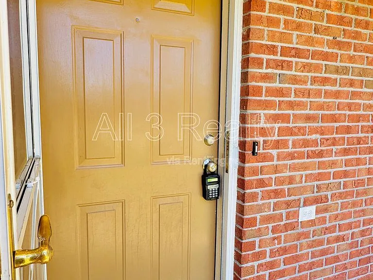6917 Oak Side Dr — Photo 32