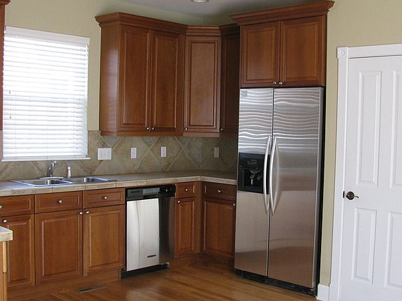 2nd image of 1023 N Roslyn Ct