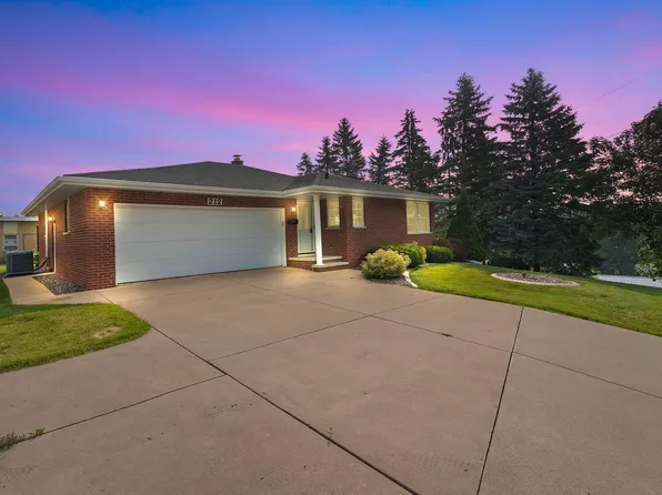 212 Pine St, Wrightstown, WI 54180