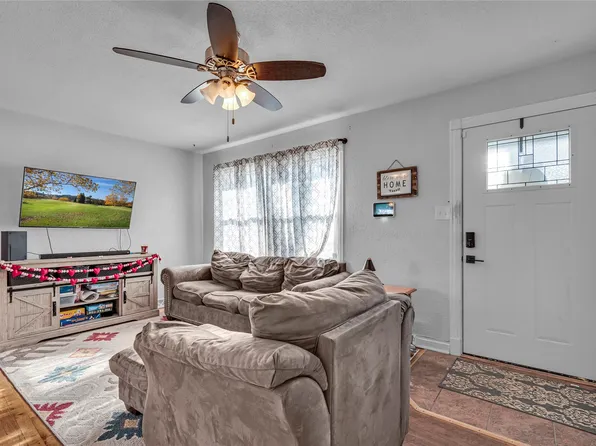 2715 Ashby Ave, Des Moines, IA 50310