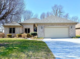 466 White Oak Ln, Greenwood, IN 46142