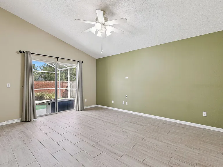 13750 Huntwick Dr — Photo 25