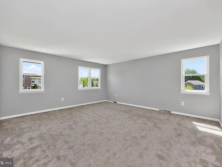 299 Florence Dr — Photo 8