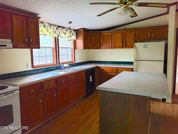 2nd image of 22 Prestonwood Ct