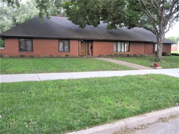 2831 S 24th St, Saint Joseph, MO 64503