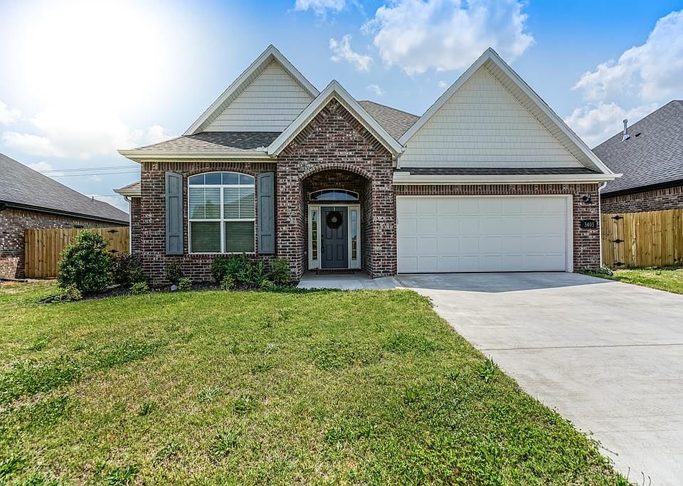 1st image of 3405 Mistletoe Ave