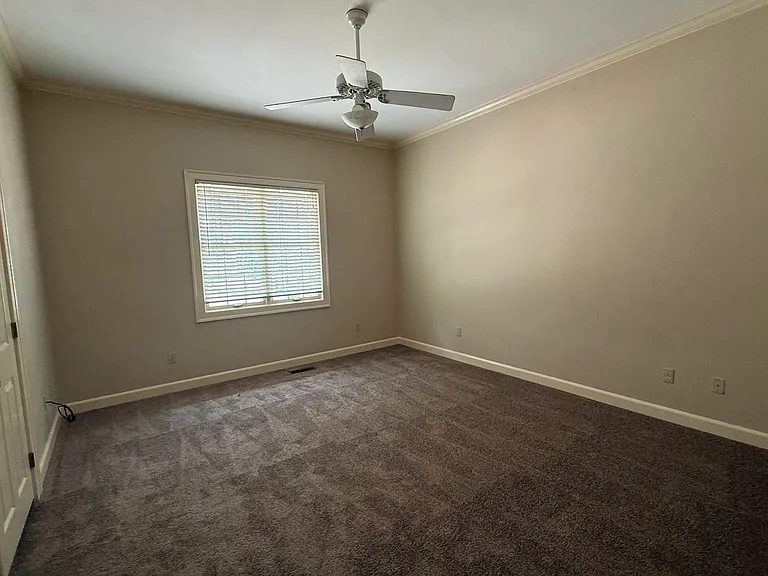 200 Ridgeway Dr — Photo 16