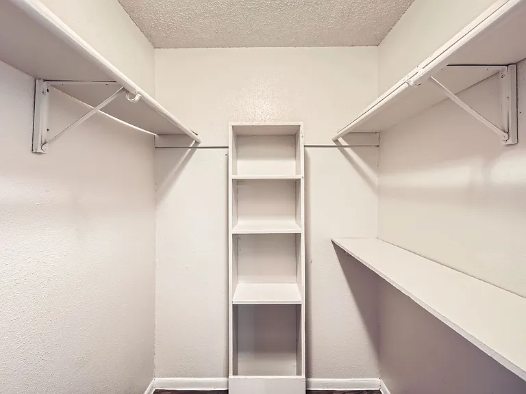 Element Austin Apartments — Photo 23