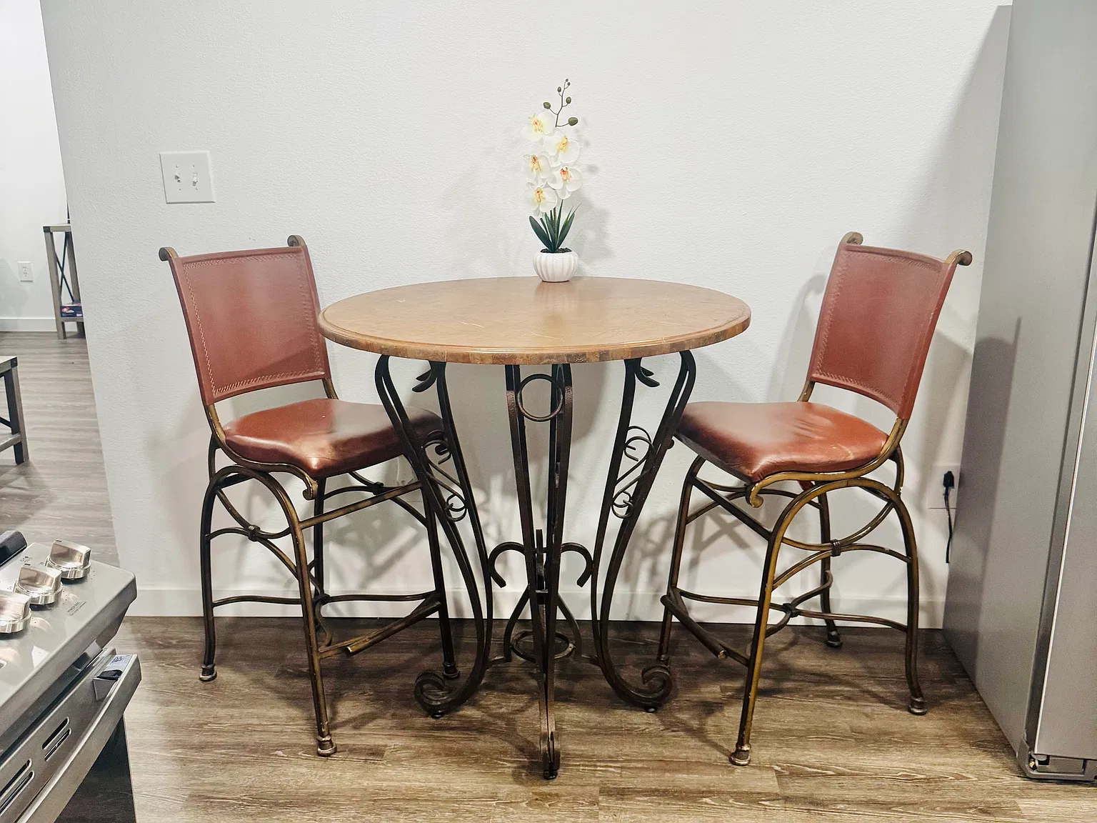 3 bed, 1200 sqft, $4,600 — Photo 3
