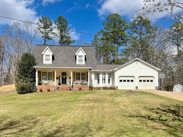 133 Pecan St, Selmer, TN 38375