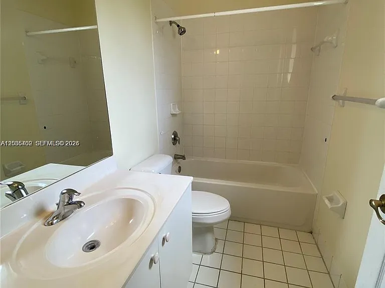 959 NE 42nd Pl #959 — Photo 9