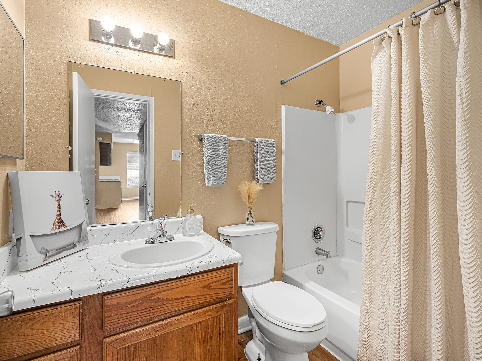 Runnymede Apartments — Photo 4