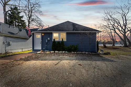 3048 Andre St Photo 1