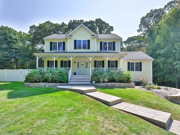 2 Gail Dr, Bellingham, MA 02019