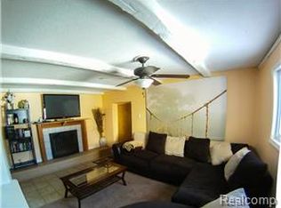 1233 Round Lake Rd, White Lake, MI