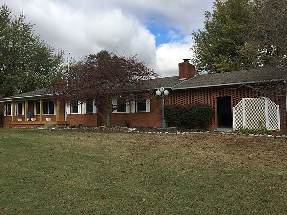 2nd image of 1001 Hillcrest Dr