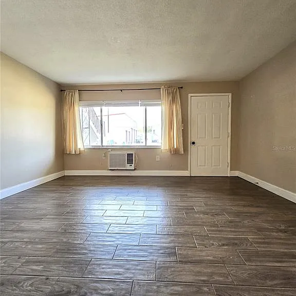 2366 Shelley St #6 — Photo 7