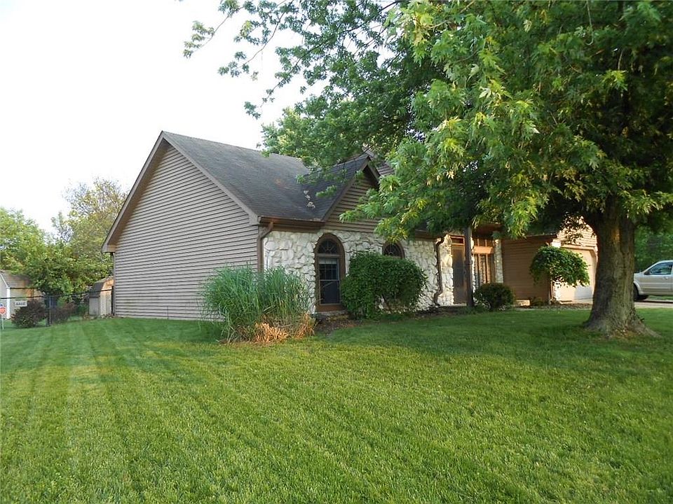 2nd image of 8919 Country Walk Dr