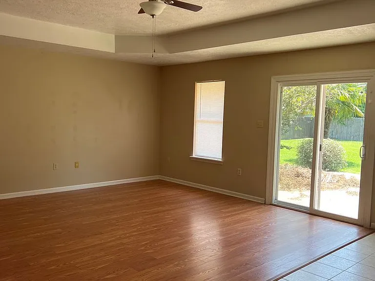 110 Maverick St — Photo 4