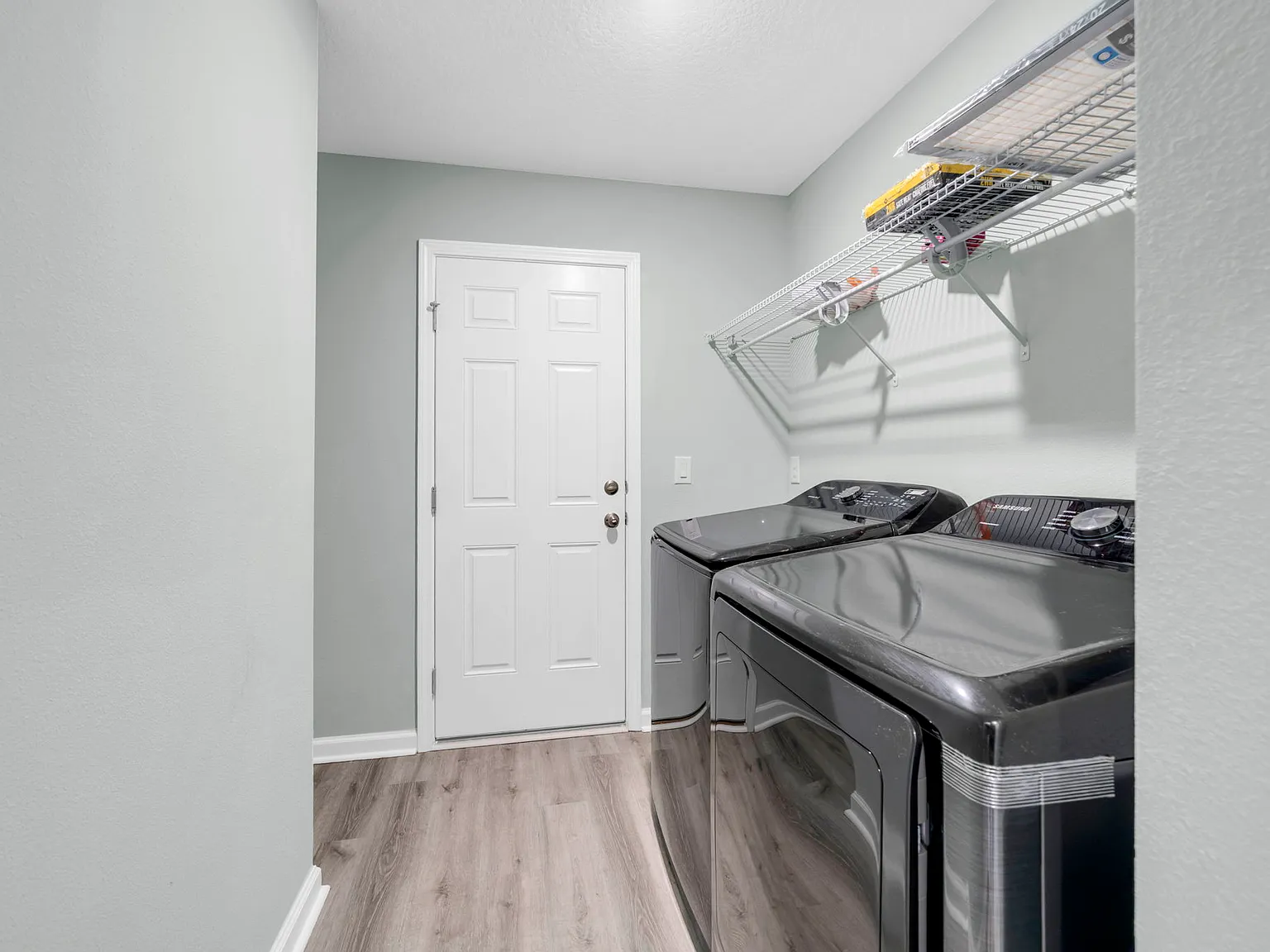 3 bed, 2409 sqft, $2,100 — Photo 3