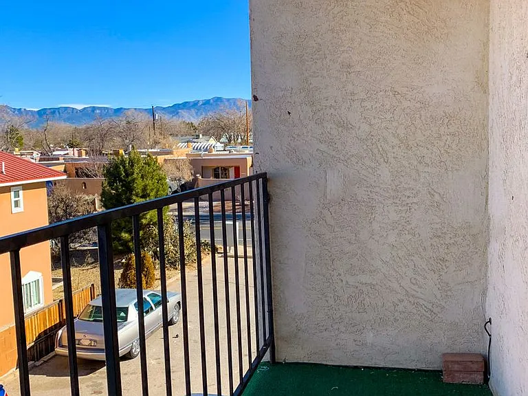 Spacious 2 Bedroom Apartment with Private Patio — Photo 21