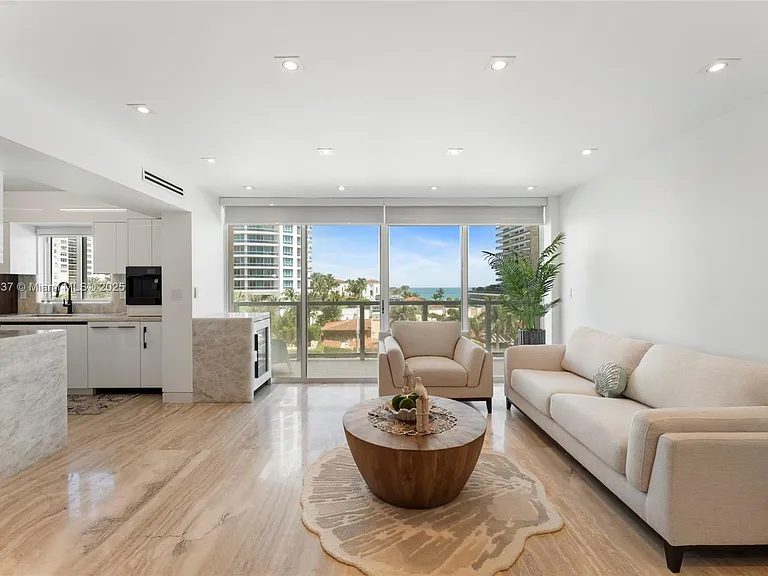 5900 Collins Ave #604 — Photo 16