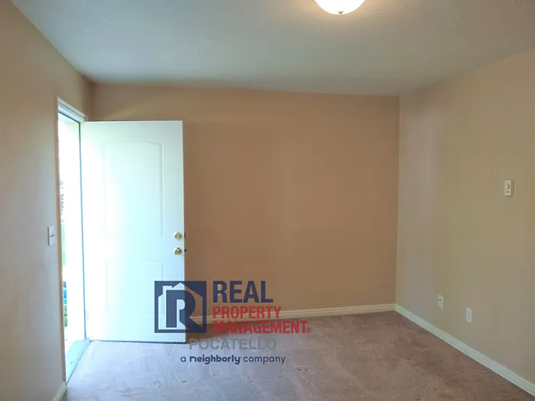 1592 Zener St — Photo 14
