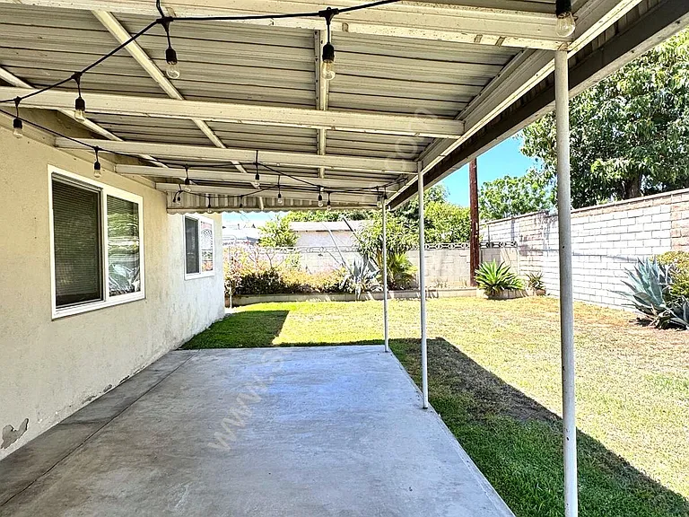 2422 Mariposa St — Photo 28