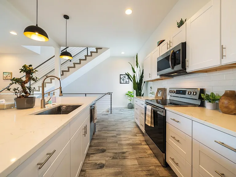 823 Orondo Ave #C — Photo 14