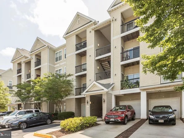 5123 Travis Edward Way APT B, Centreville, VA 20120