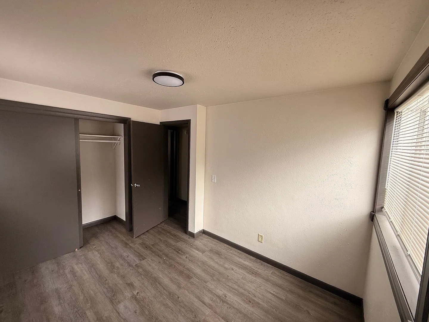 1820 Oak St. — Photo 2
