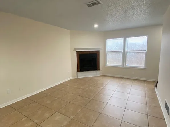 15609 E Us Highway 24, Independence, MO 64050