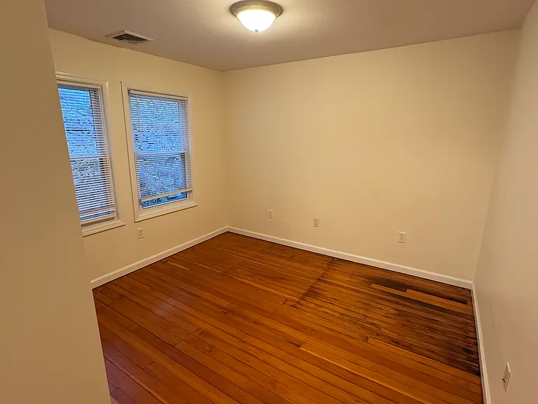 698 Undercliff Ave — Photo 11