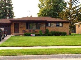 22619 Lake Blvd, Saint Clair Shores, MI 48082
