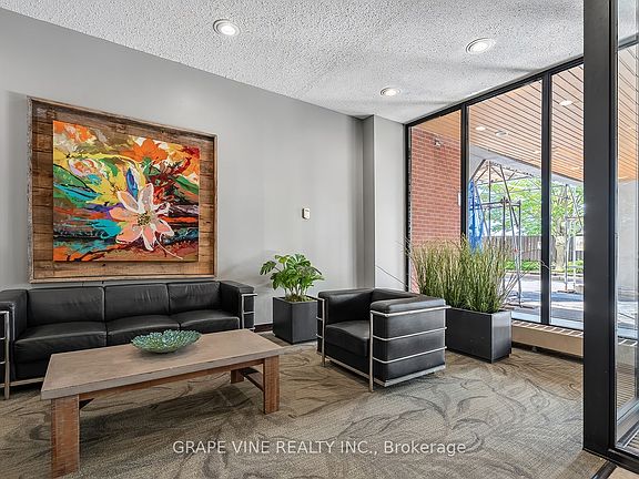 3rd image of 2951 Riverside Dr #504