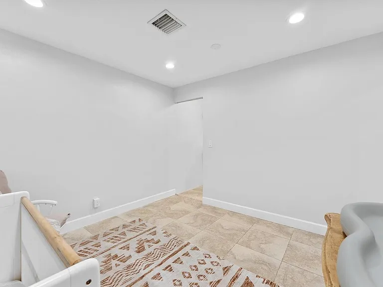 1257 NW 5th St — Photo 30