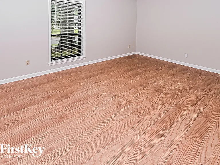 7066 Scepter Dr — Photo 13