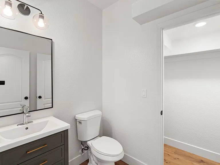 527 Scudero Cir — Photo 11