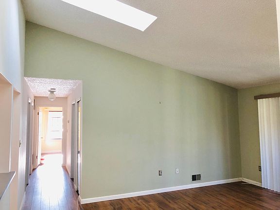 4th image of 23 Rickard Ct