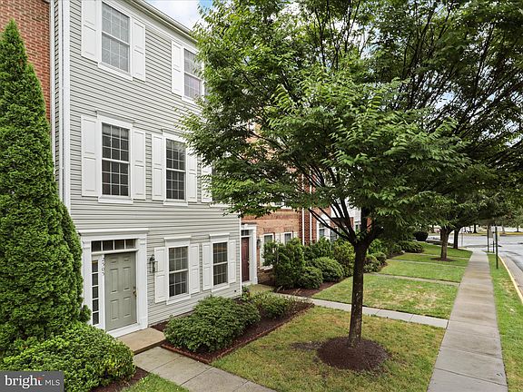 2nd image of 2505 Bronze Stone Pl