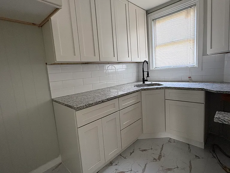 1304 Pontiac Ave — Photo 6