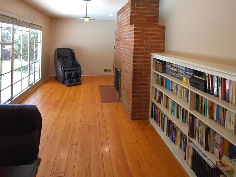 841 W Roses Rd — Photo 19