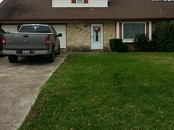 107 Ralph St, Clute, TX 77531