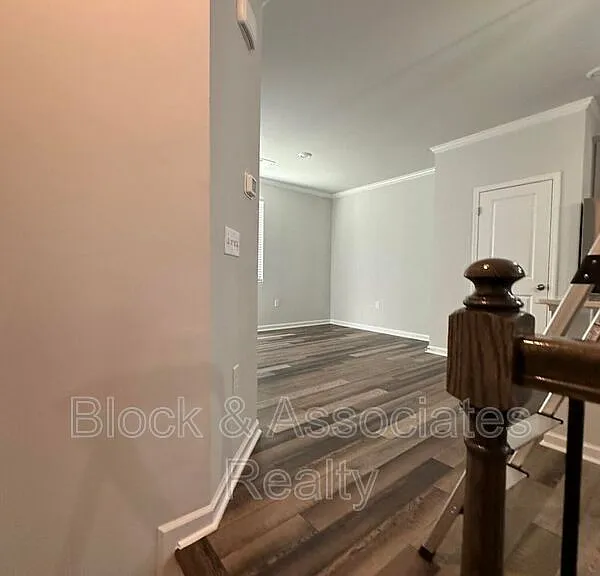 608 Gimari Dr — Photo 37